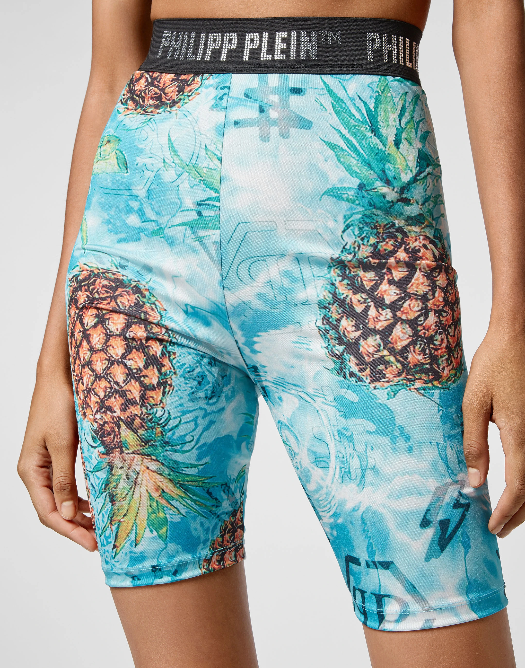 Спортивные шорты