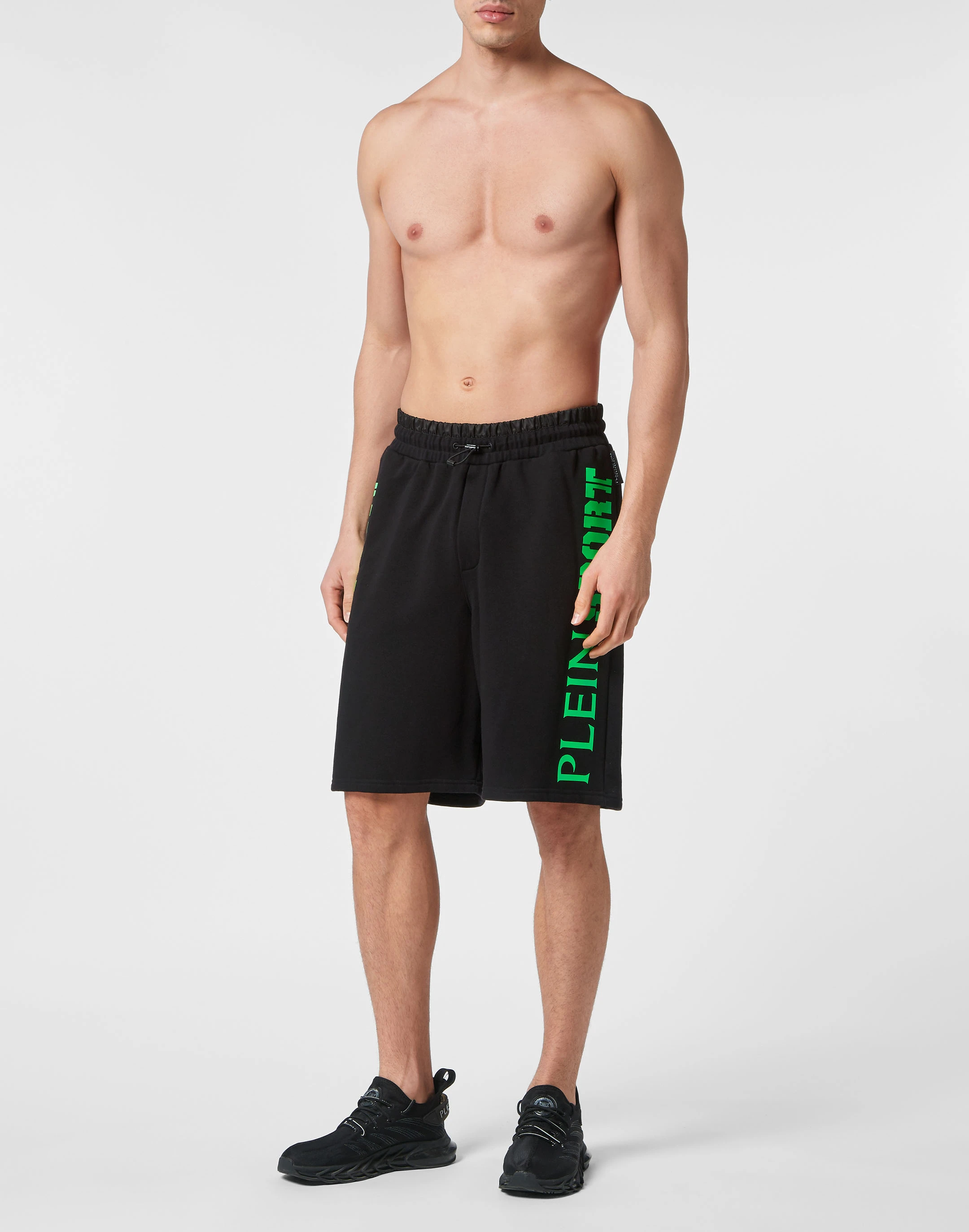 Спортивные шорты