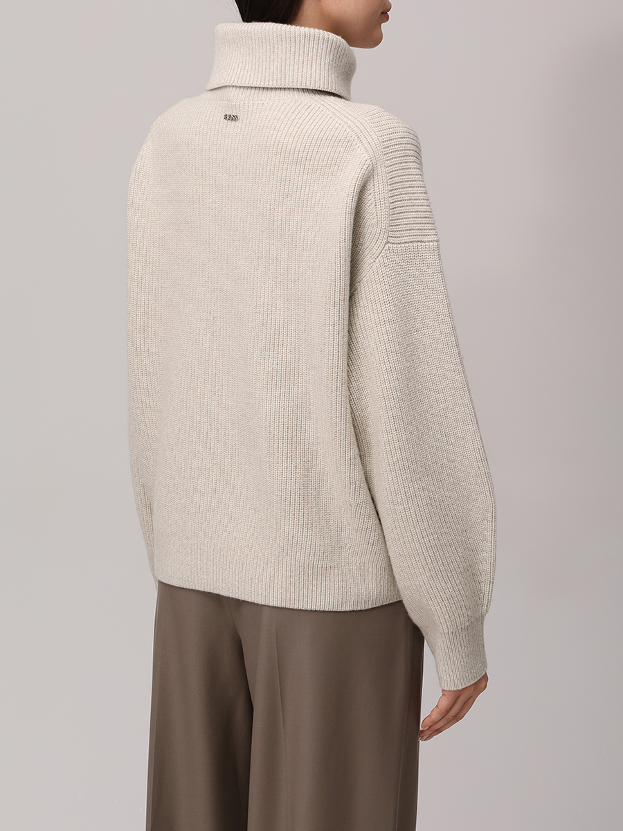 Свитер шерстяной