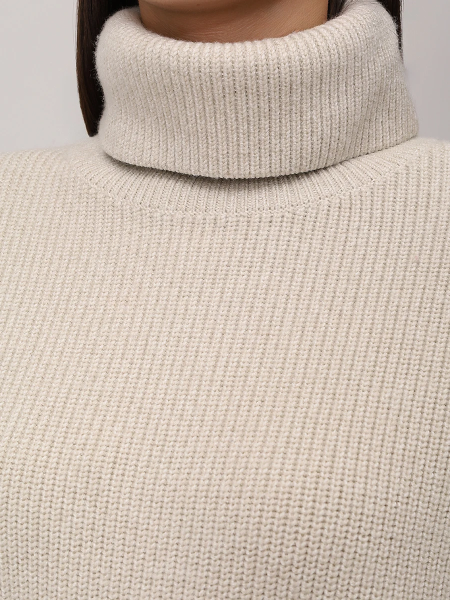 Свитер шерстяной