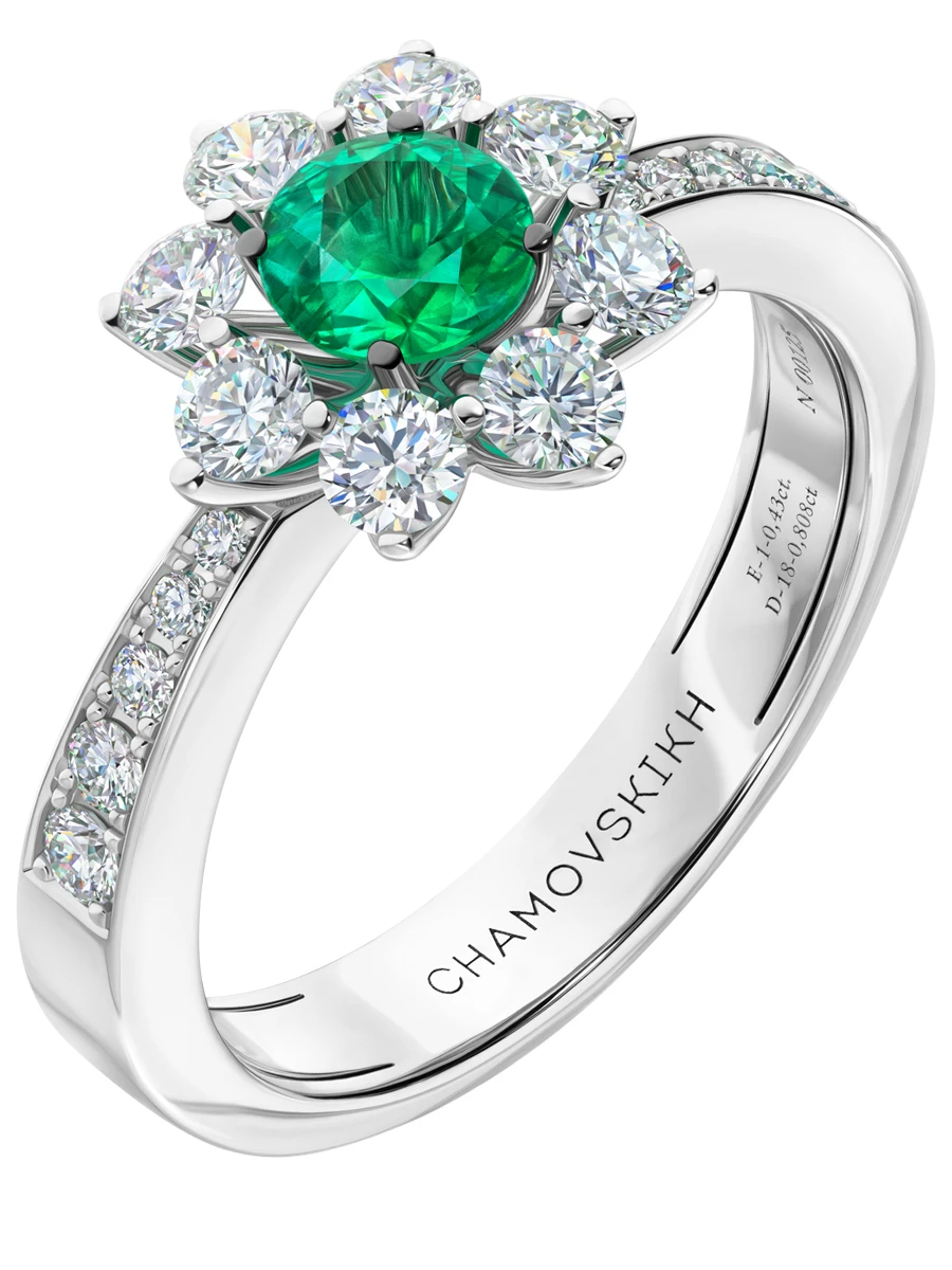 Кольцо с изумрудом и бриллиантами