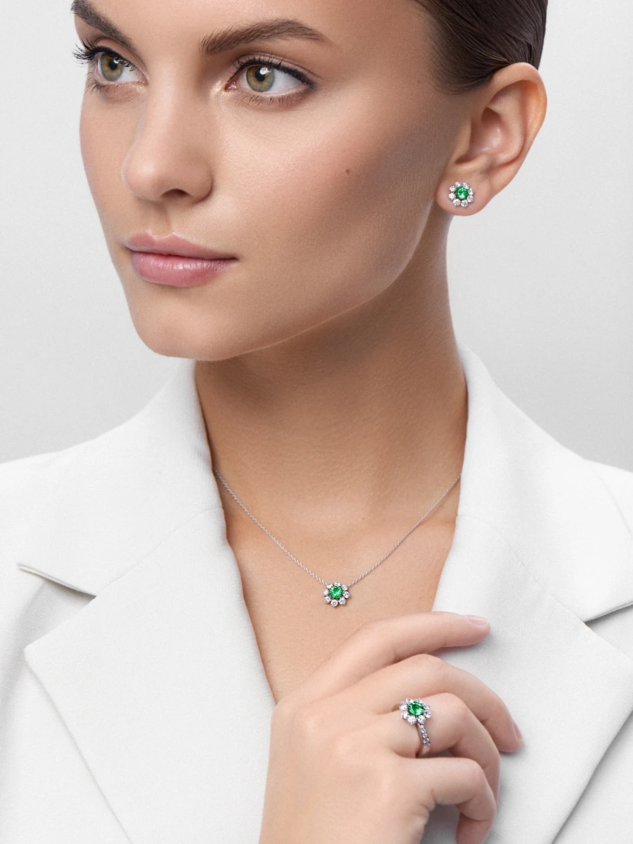 Кольцо с изумрудом и бриллиантами