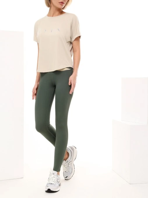 Футболка с логотипом BORN