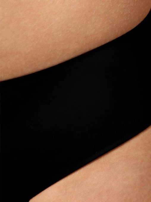 Трусы-стринг однотонные WOLFORD