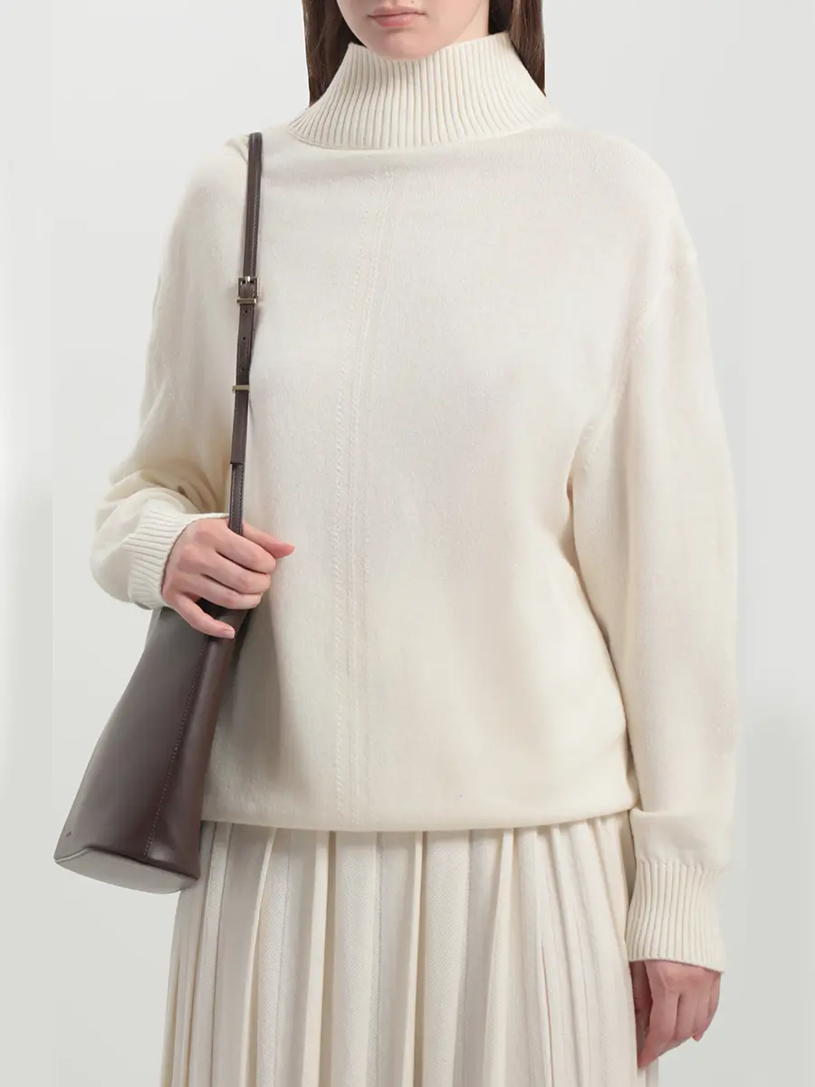 Свитер шерстяной