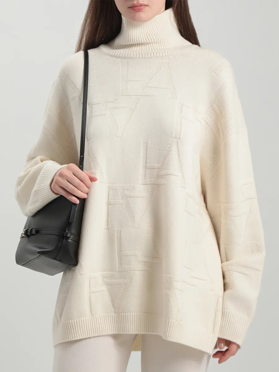 Свитер шерстяной