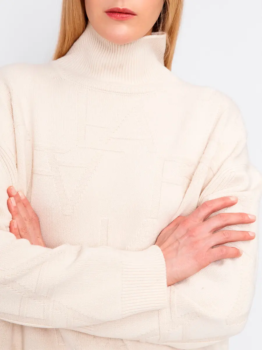 Свитер шерстяной