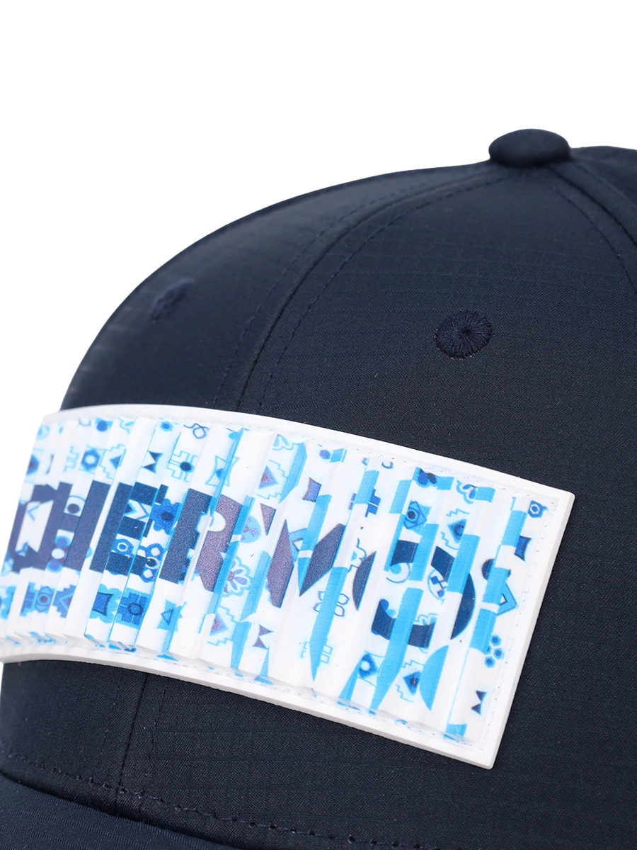 Бейсболка с логотипом