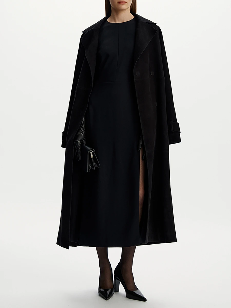 Платье-футляр с разрезом