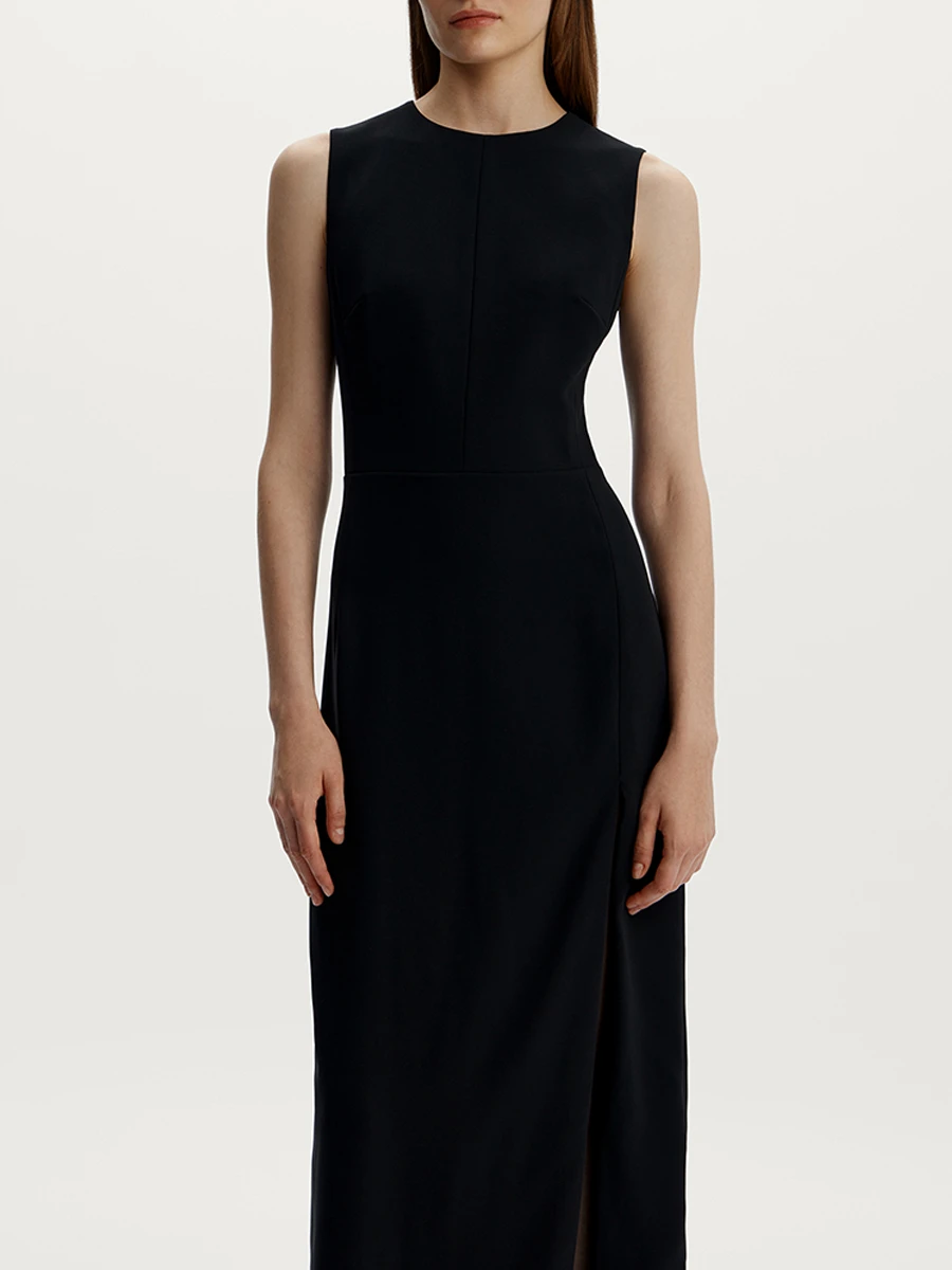 Платье-футляр с разрезом