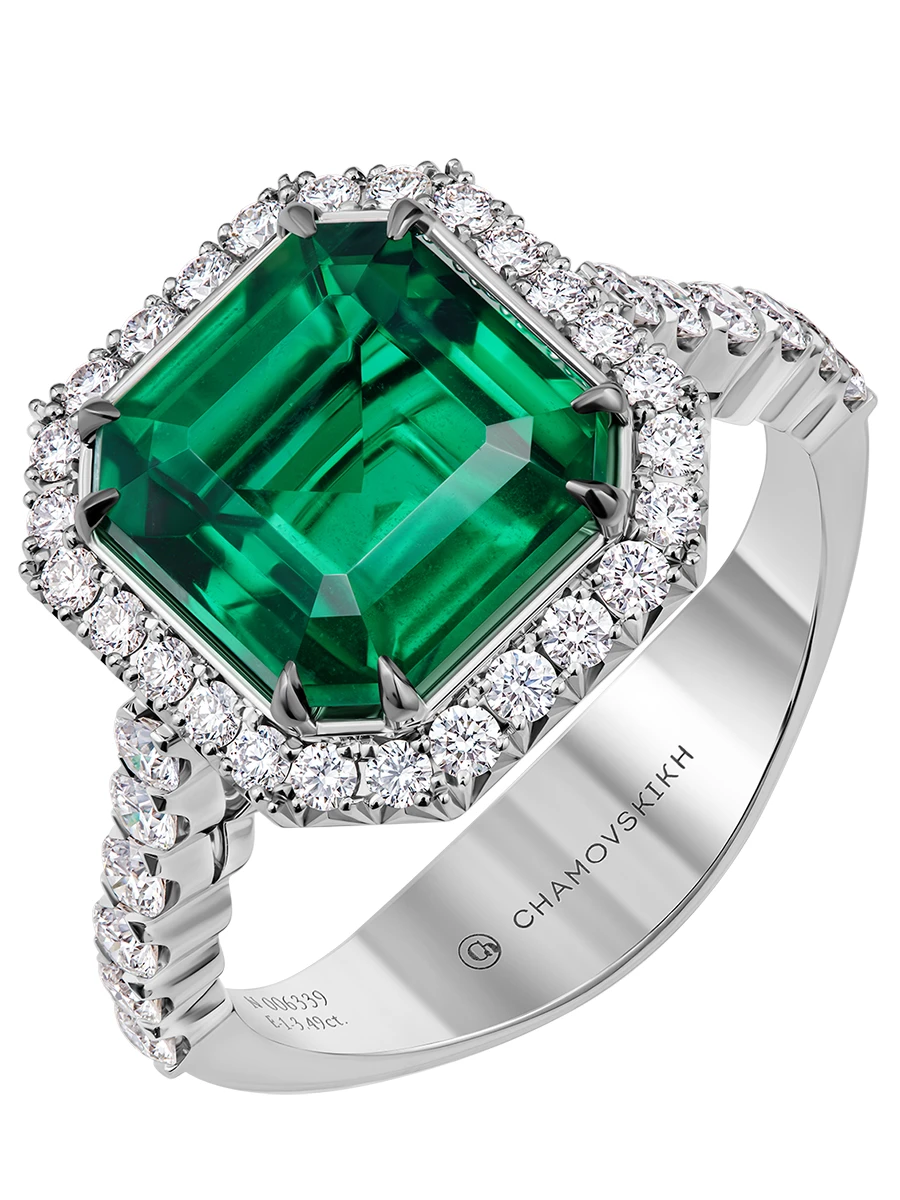 Кольцо с изумрудом и бриллиантами