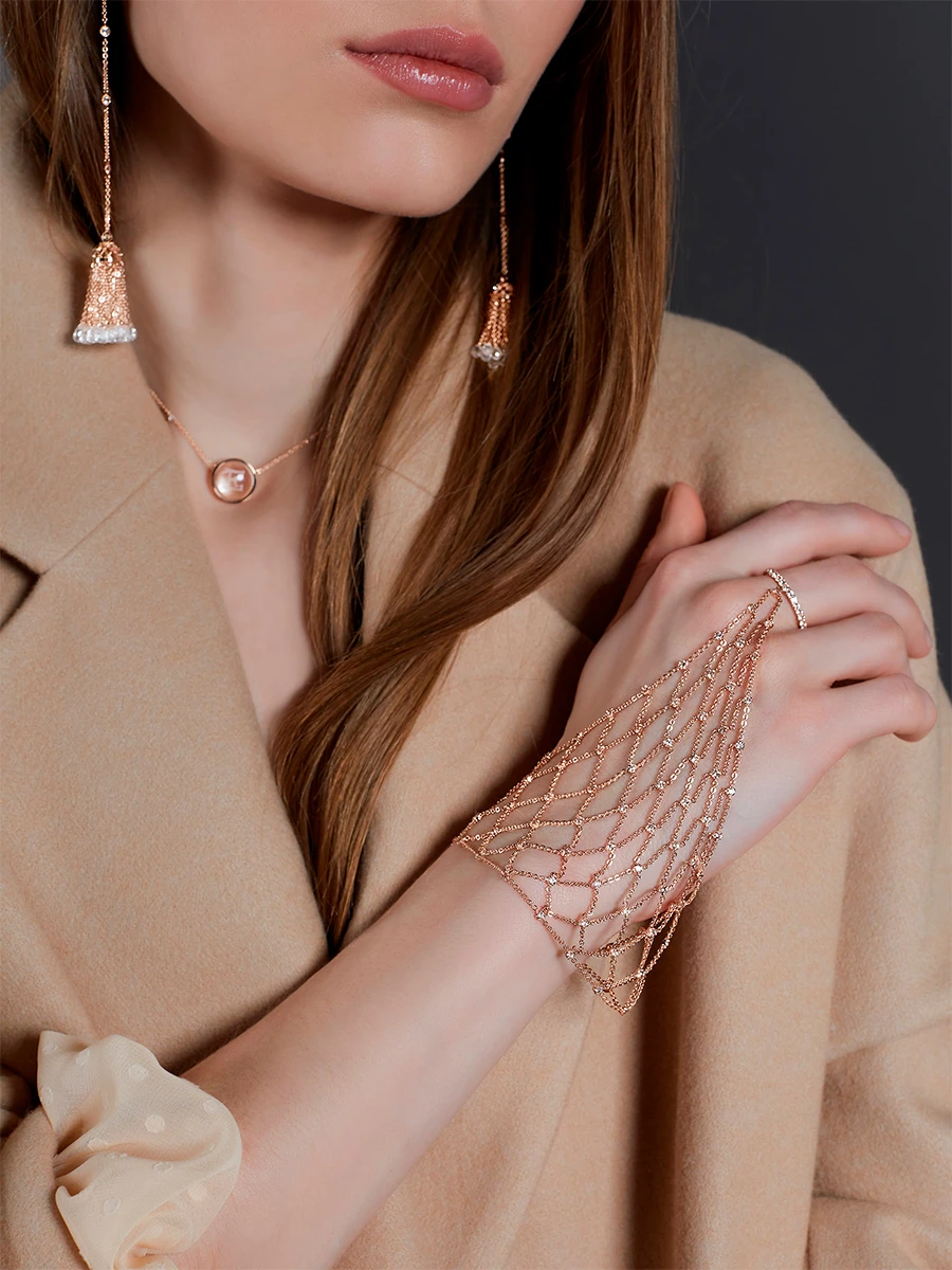 Слейв-браслет из розового золота с бесцветными топазами