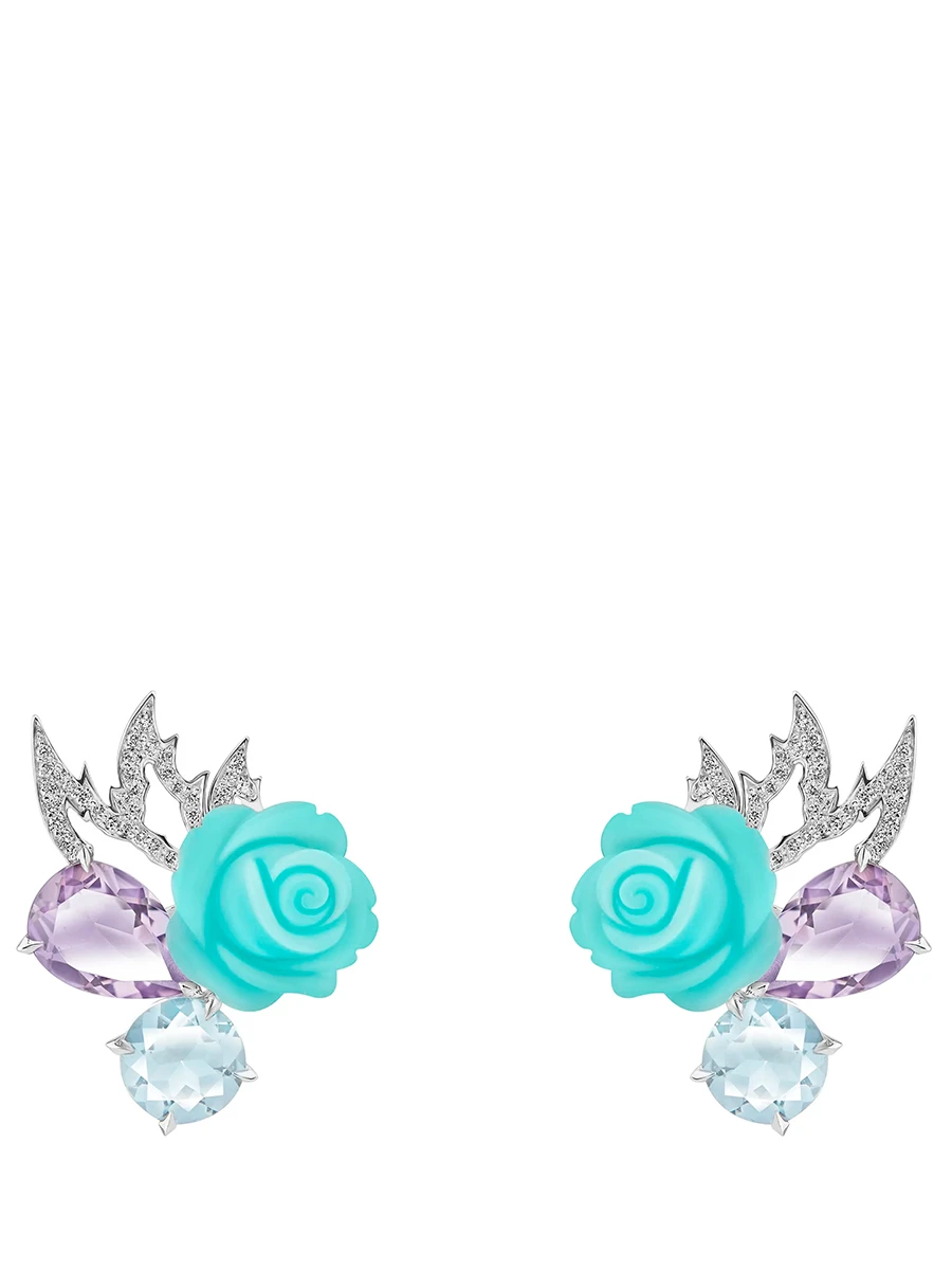 Пусеты из белого золота с розами из резного халцедона, аметистами, топазами и бриллиантами