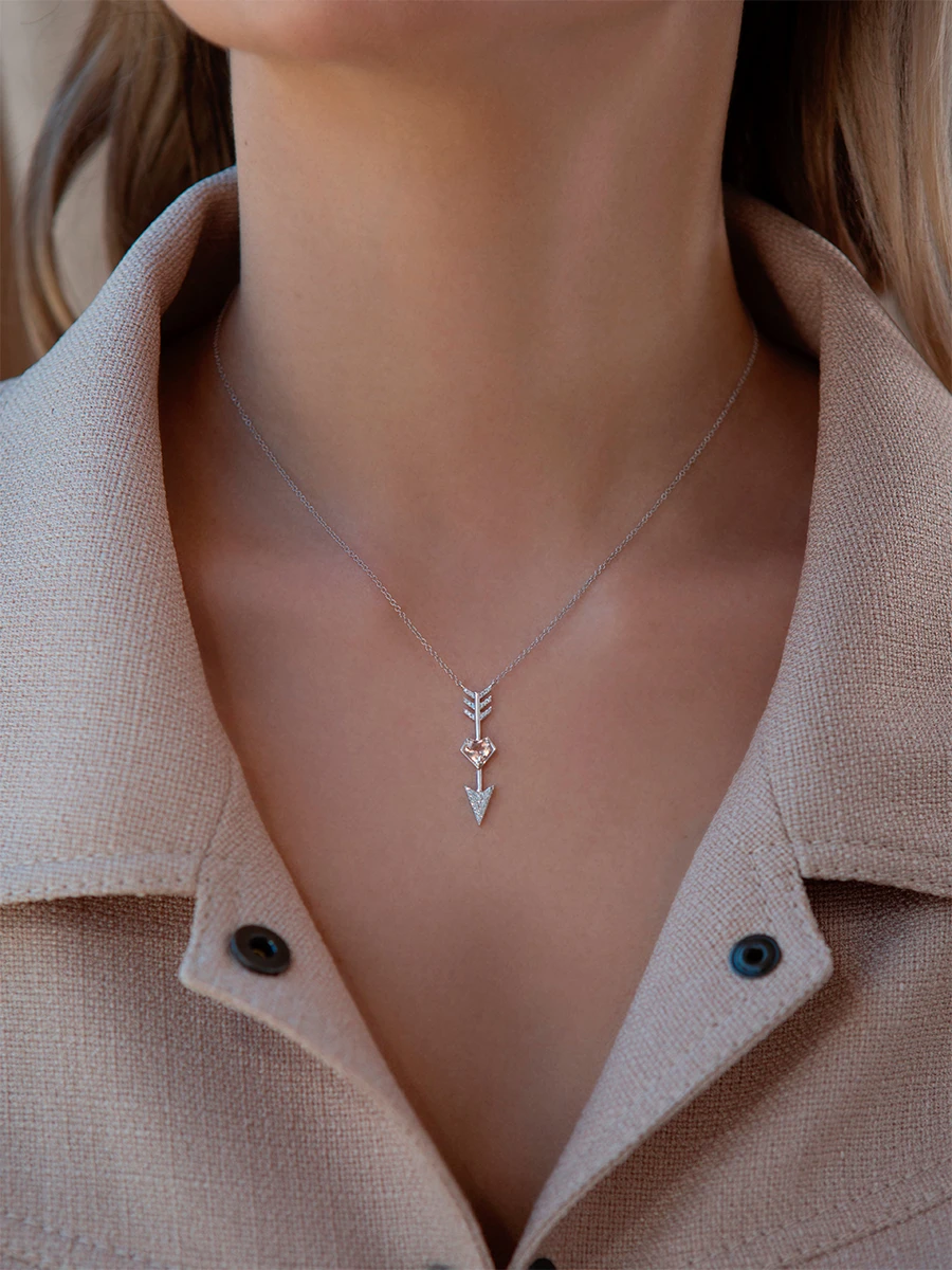 Колье из белого золота с кулоном из морганита и круглых бриллиантов