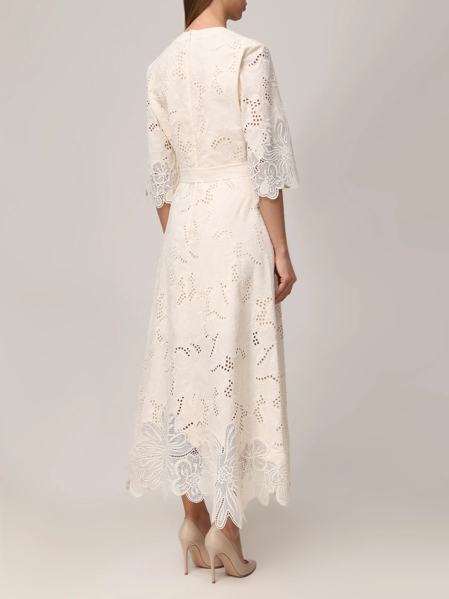 Платье с вышивкой