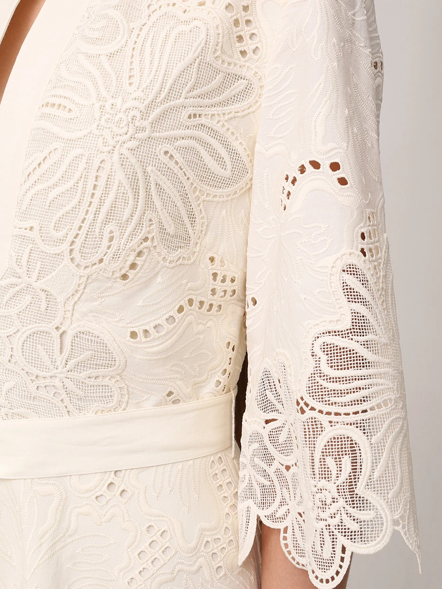 Платье с вышивкой