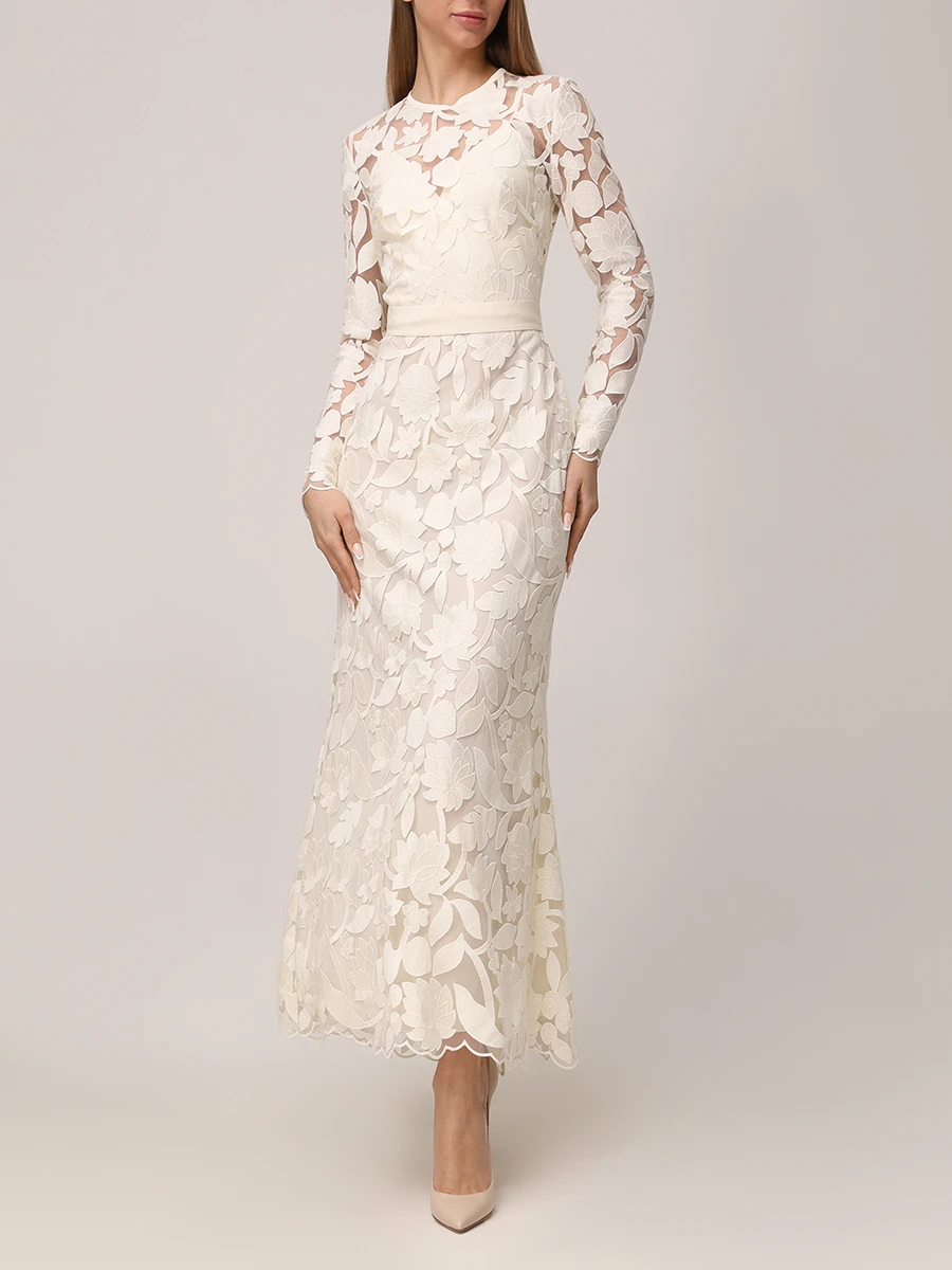 Платье с вышивкой