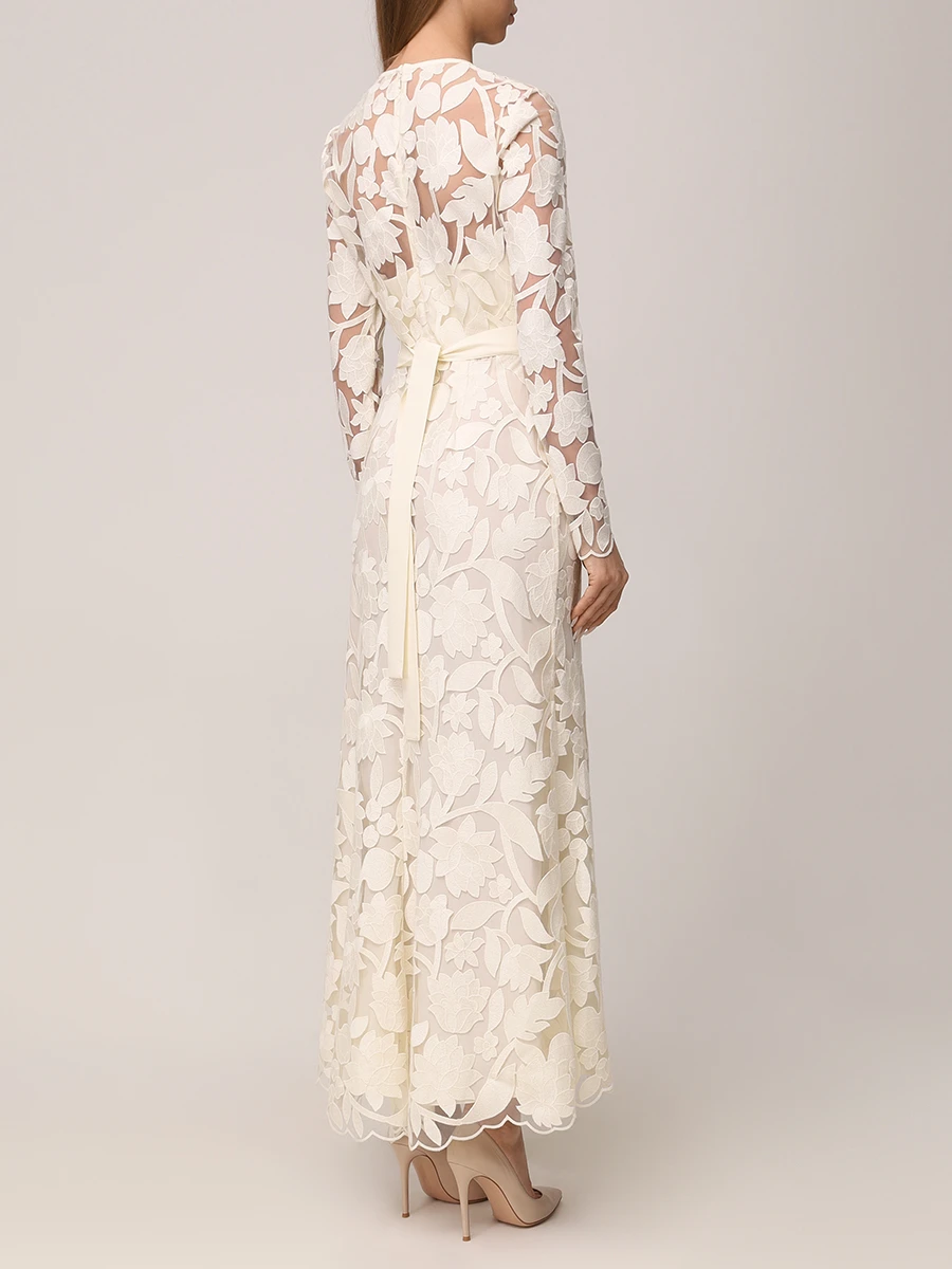 Платье с вышивкой