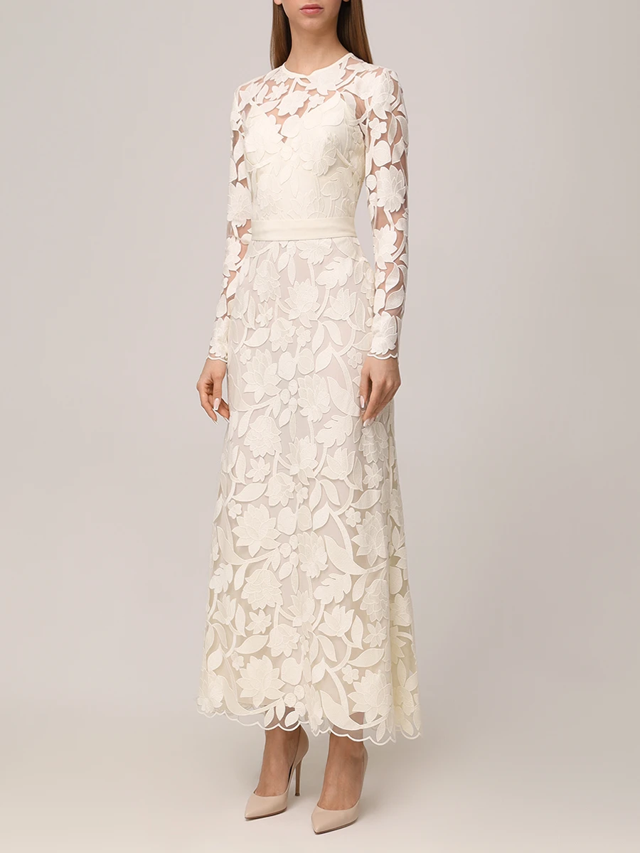 Платье с вышивкой