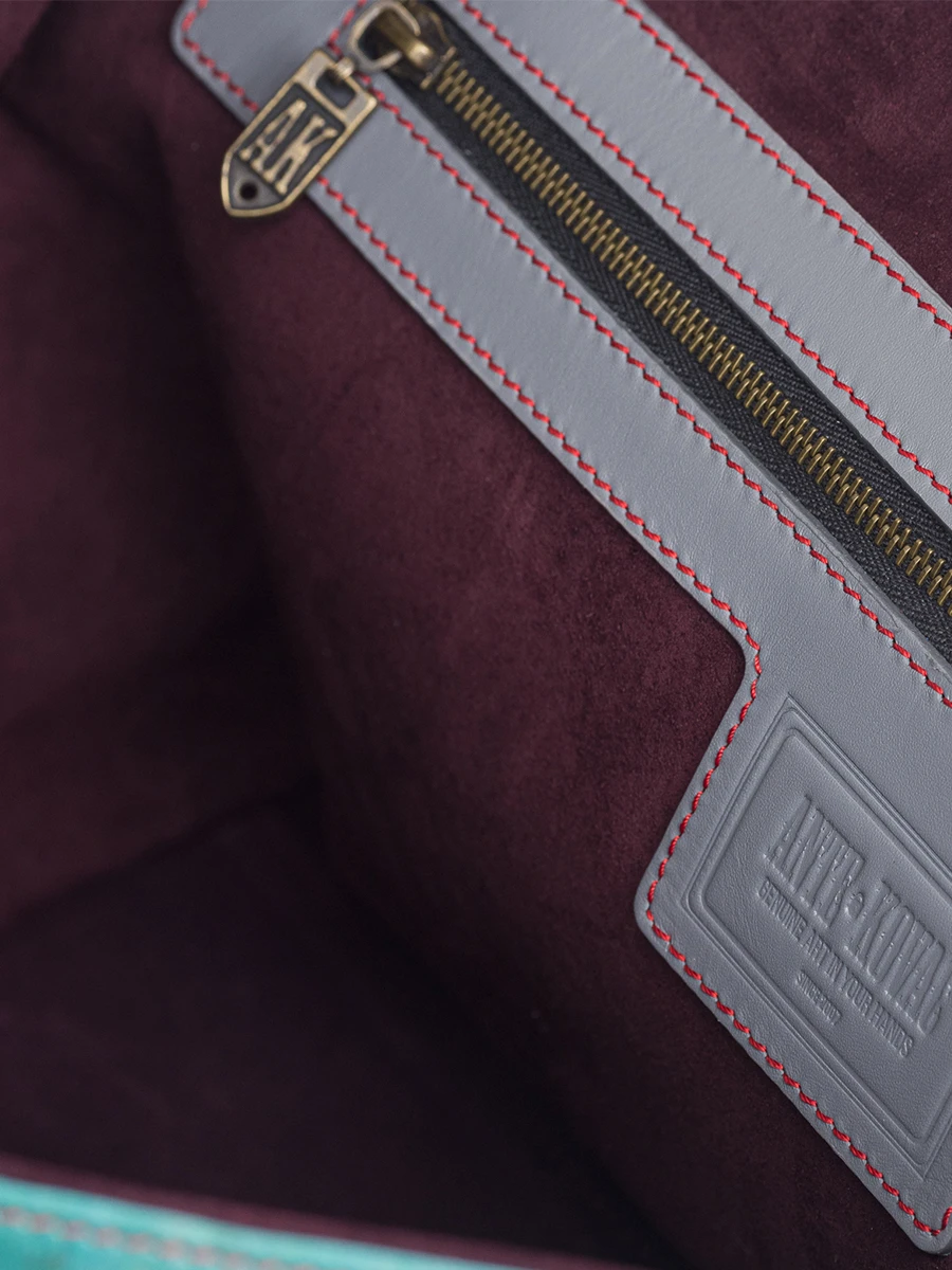 Портфель кожаный "Человек в котелке"