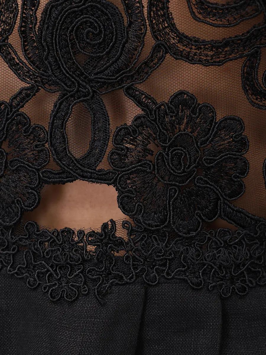 Топ с шитьем