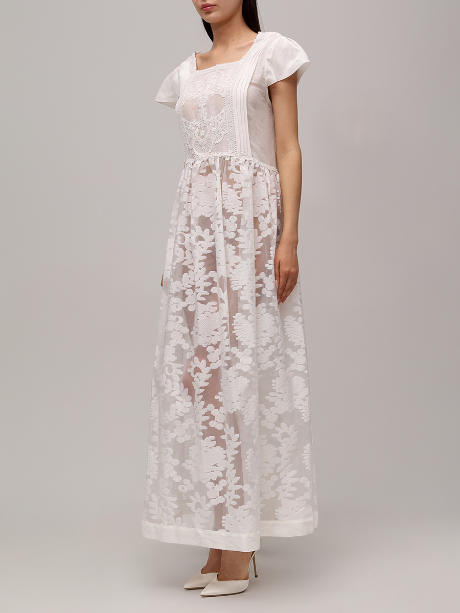Платье с кружевом