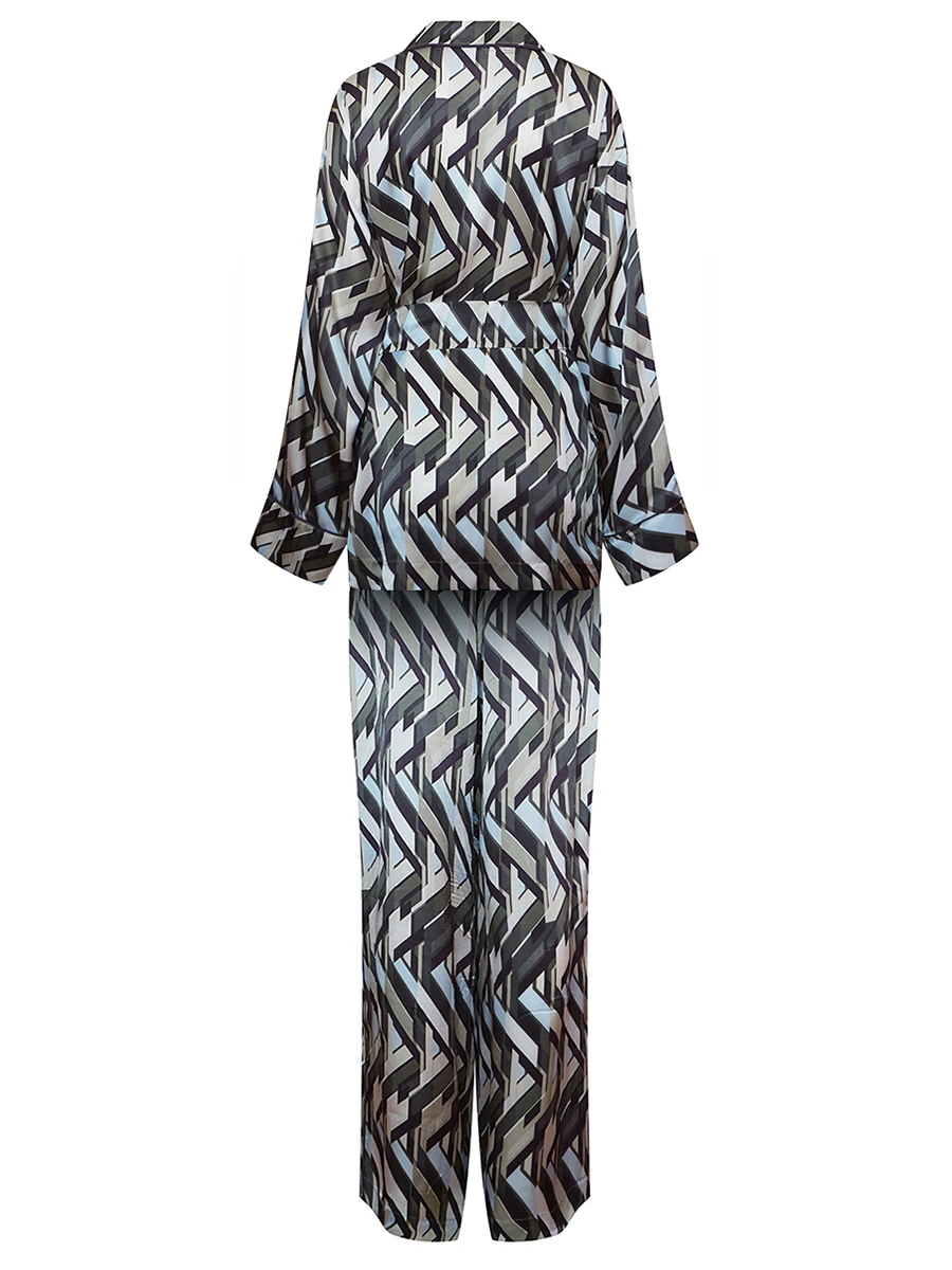 Костюм шелковый