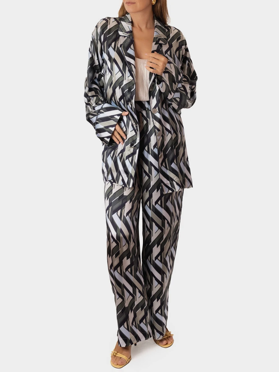 Костюм шелковый