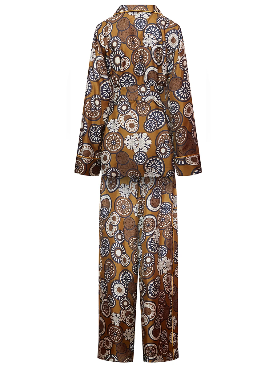 Костюм шелковый