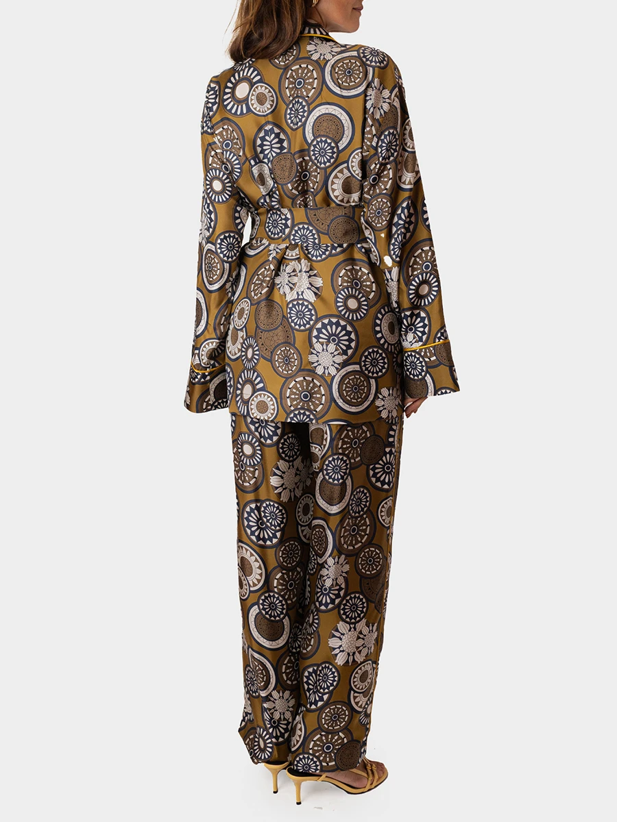 Костюм шелковый