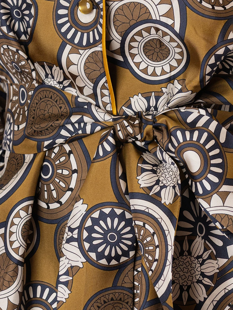 Костюм шелковый