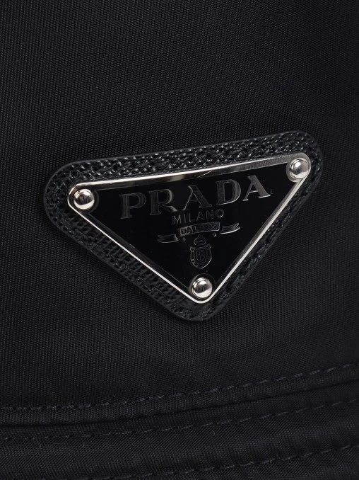 Панама с логотипом PRADA