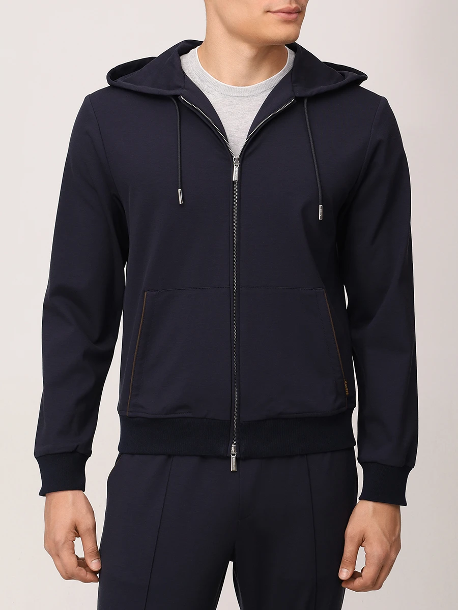 Костюм из вискозы