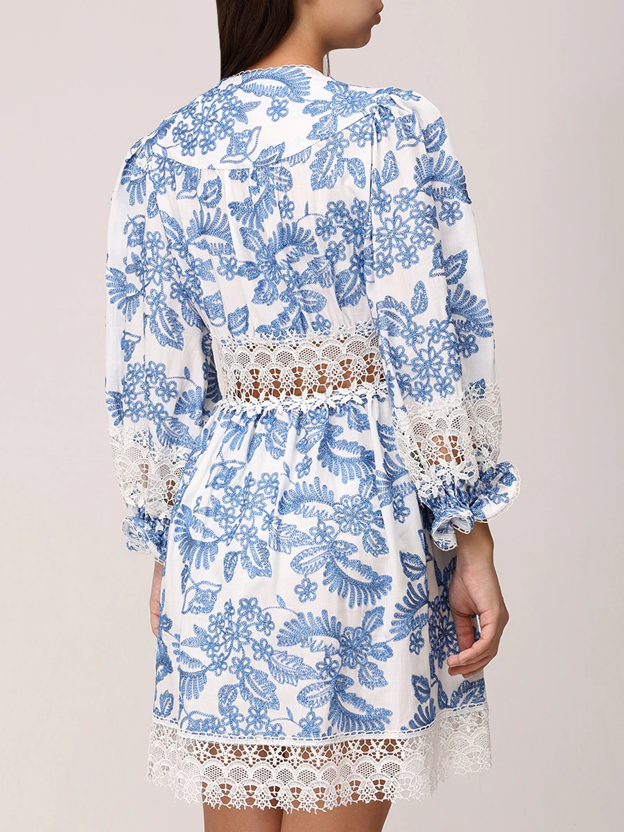 Платье с вышивкой