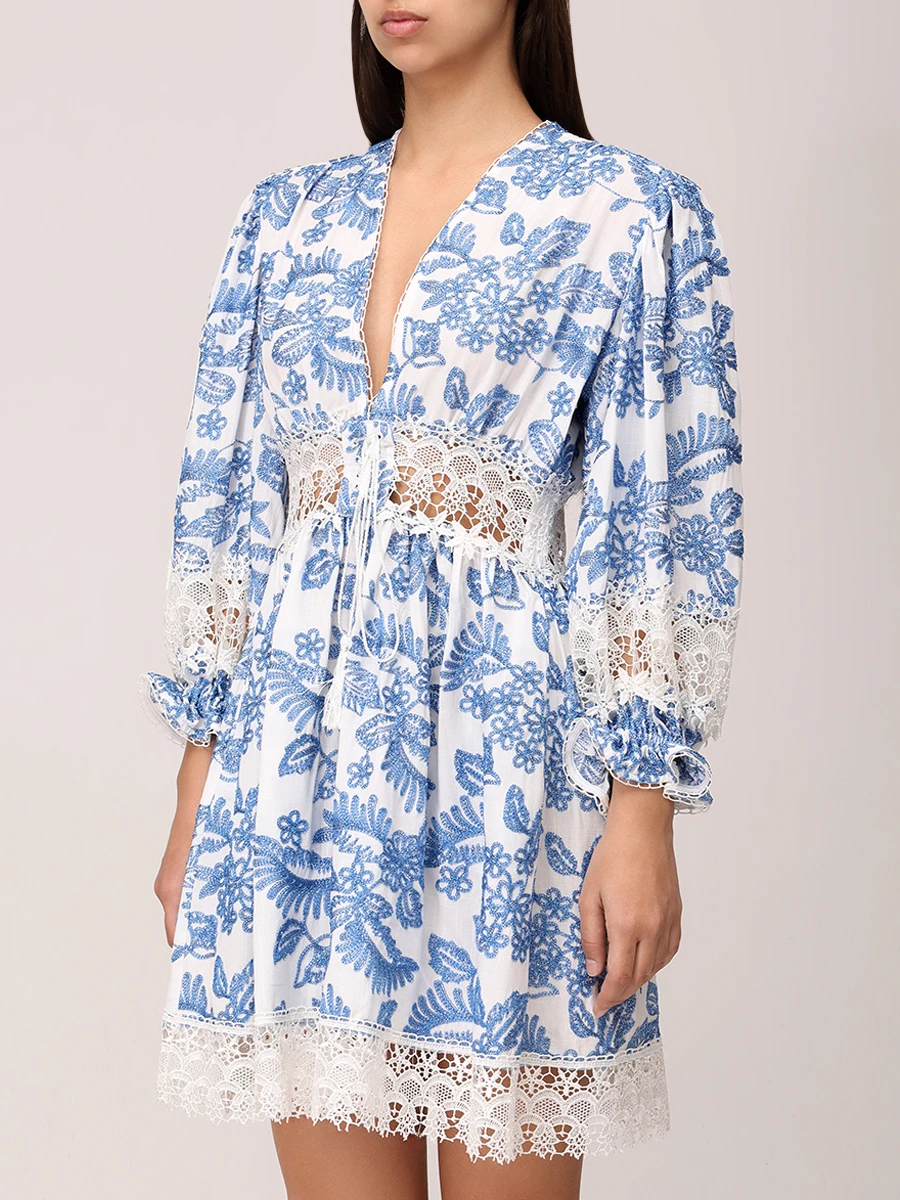 Платье с вышивкой