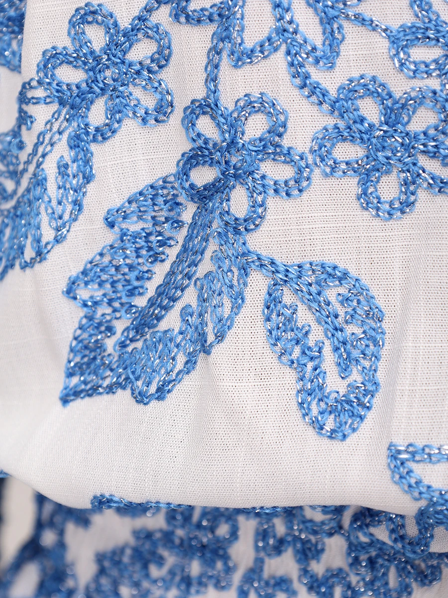 Платье с вышивкой