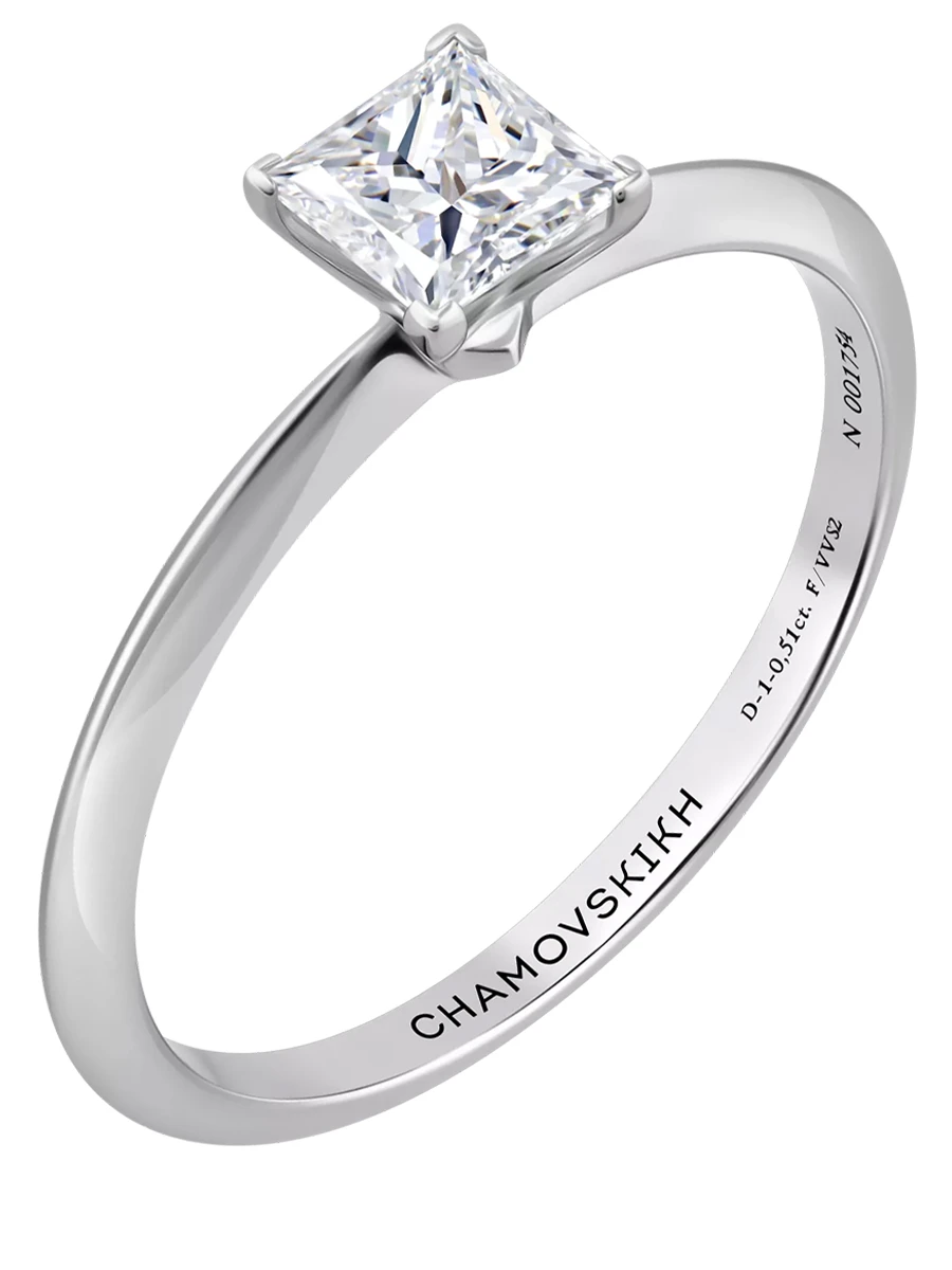 Кольцо с бриллиантом