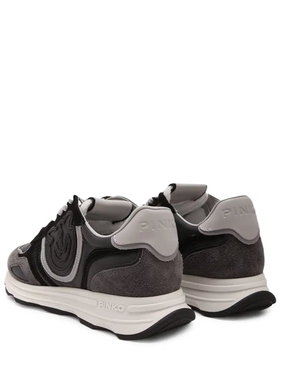 Кроссовки замшевые