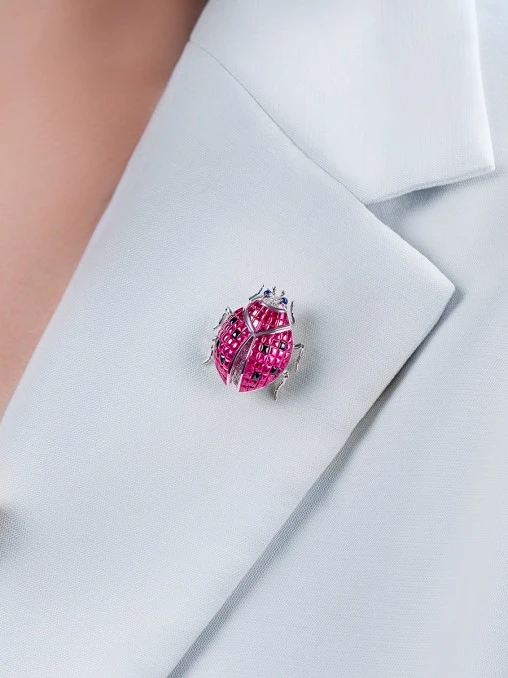 Брошь с рубинами, сапфирами и бриллиантами CHAMOVSKIKH JEWELLERY HOUSE