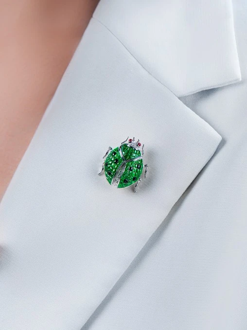 Брошь с тсаворитами, рубинами, сапфирами и бриллиантами CHAMOVSKIKH JEWELLERY HOUSE