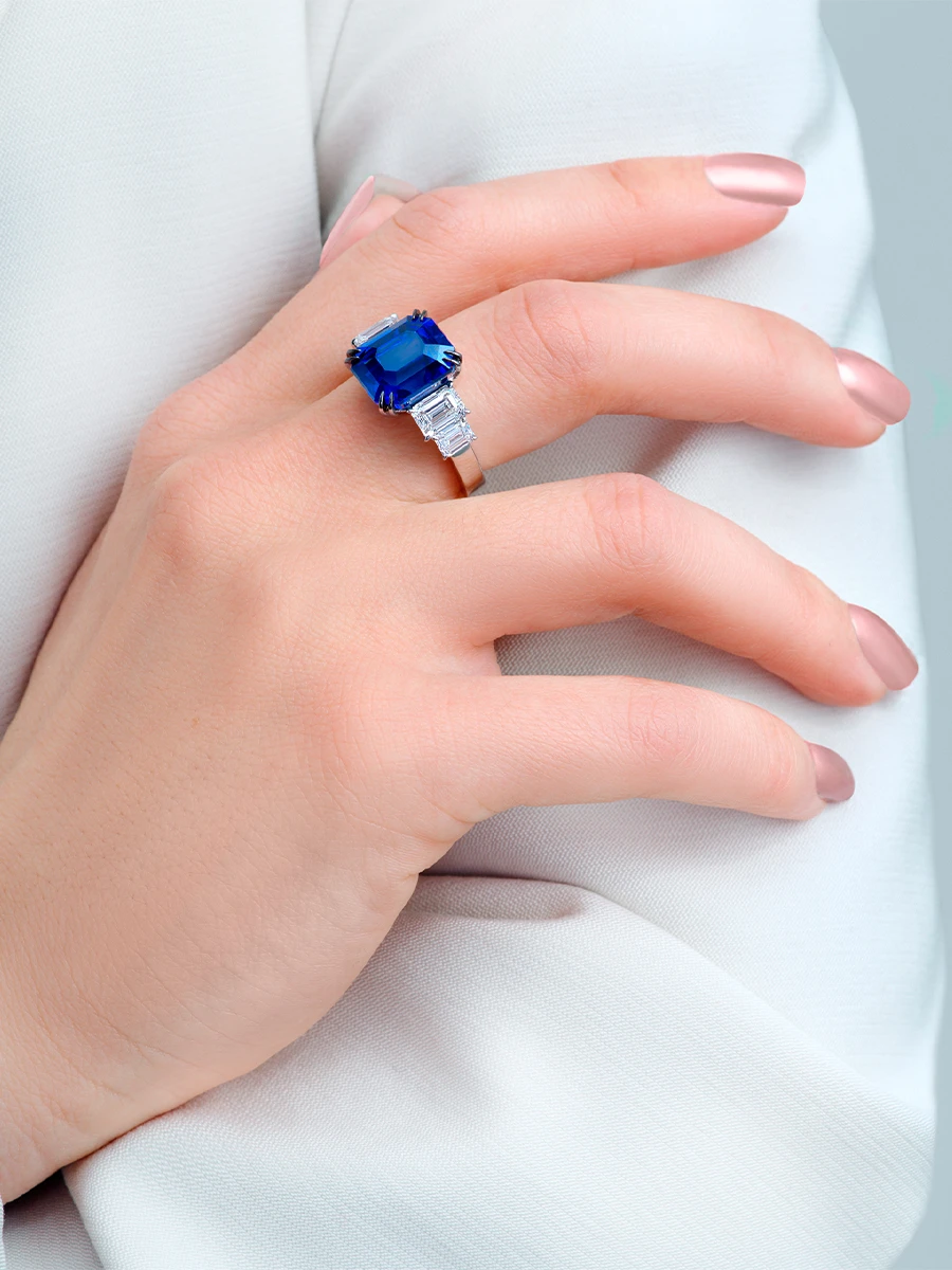 Кольцо с сапфирами и бриллиантами