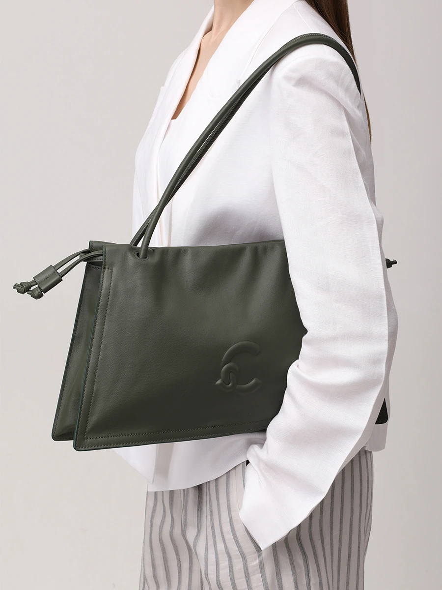 Сумка кожаная с брелоком