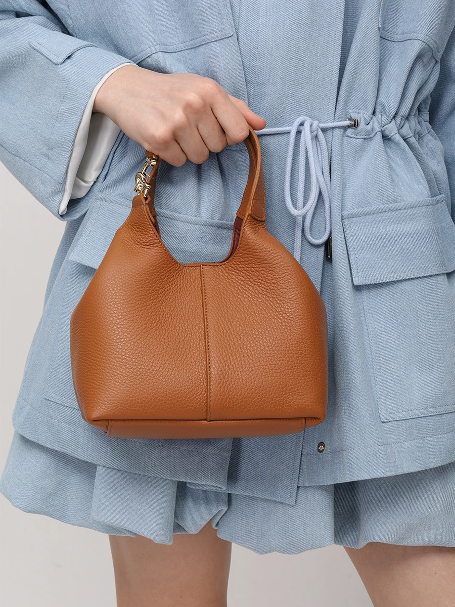 Сумка кожаная с брелоком