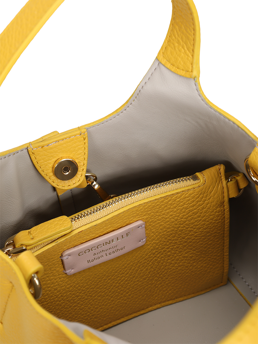 Сумка кожаная с брелоком