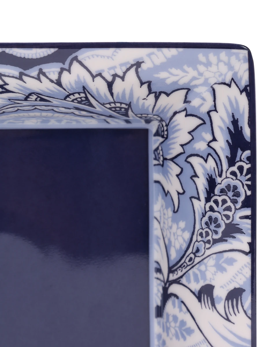 Тарелка фарфоровая