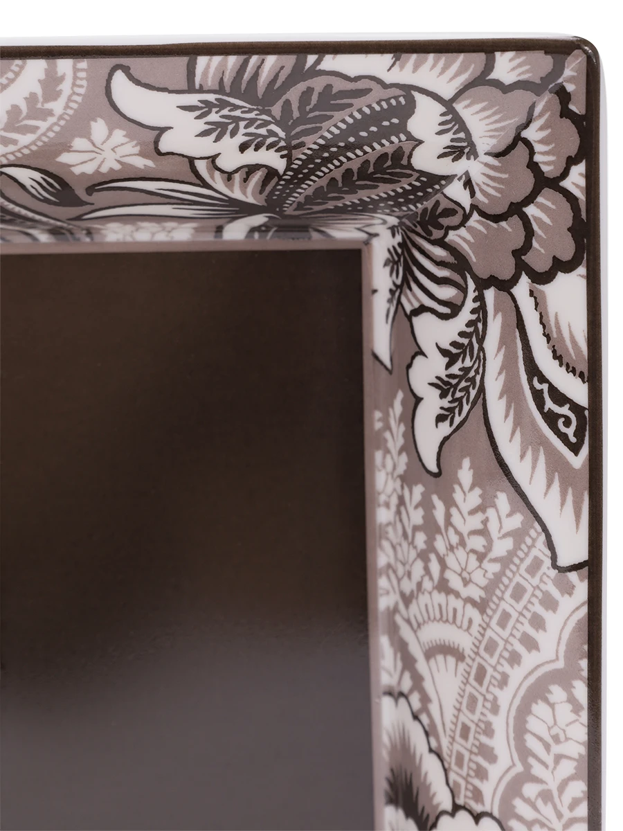 Тарелка фарфоровая