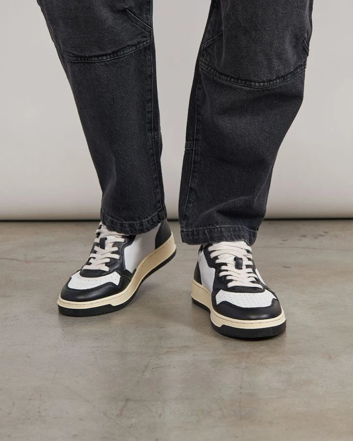 Кроссовки кожаные