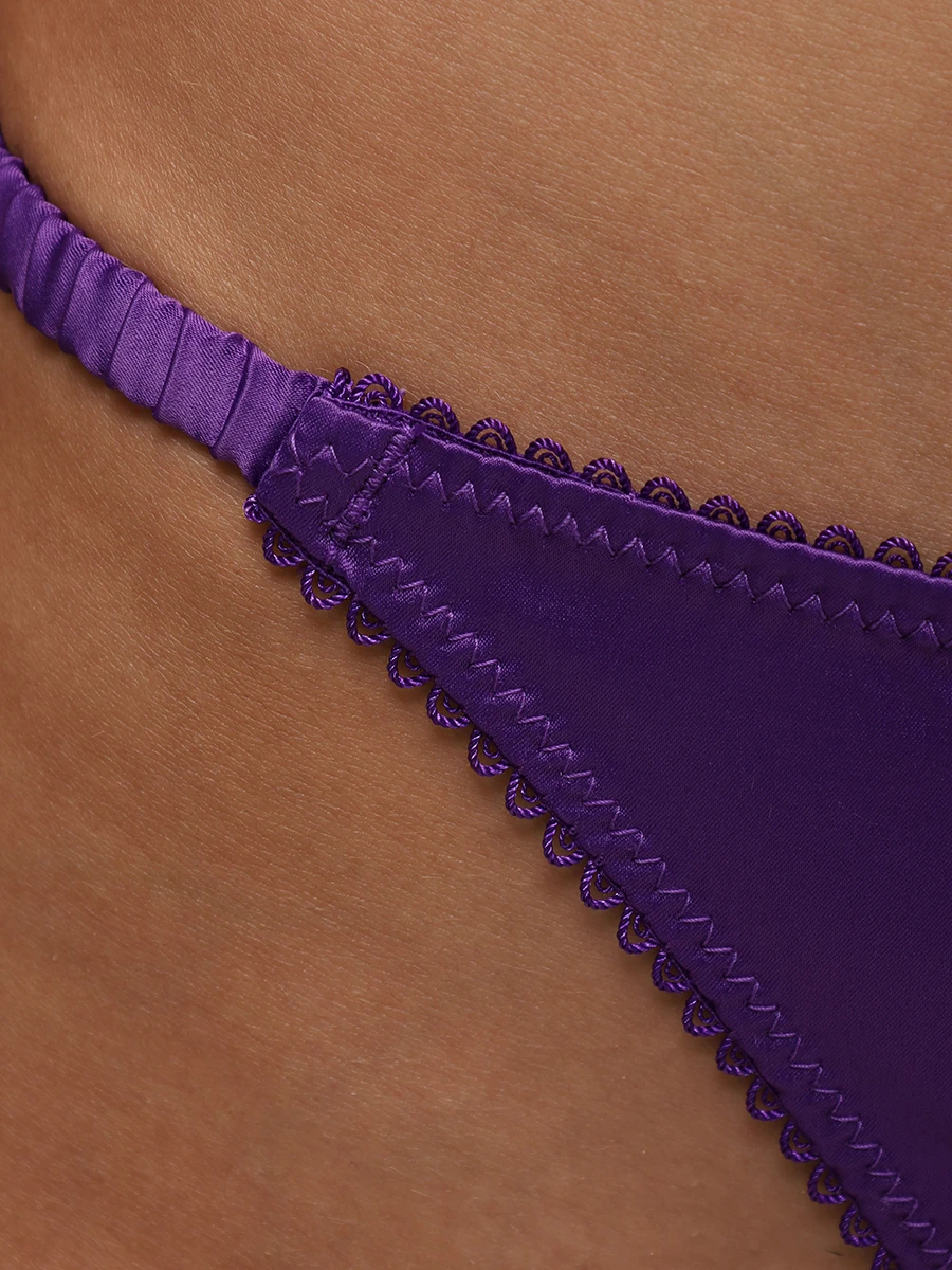 Трусы-стринг атласные