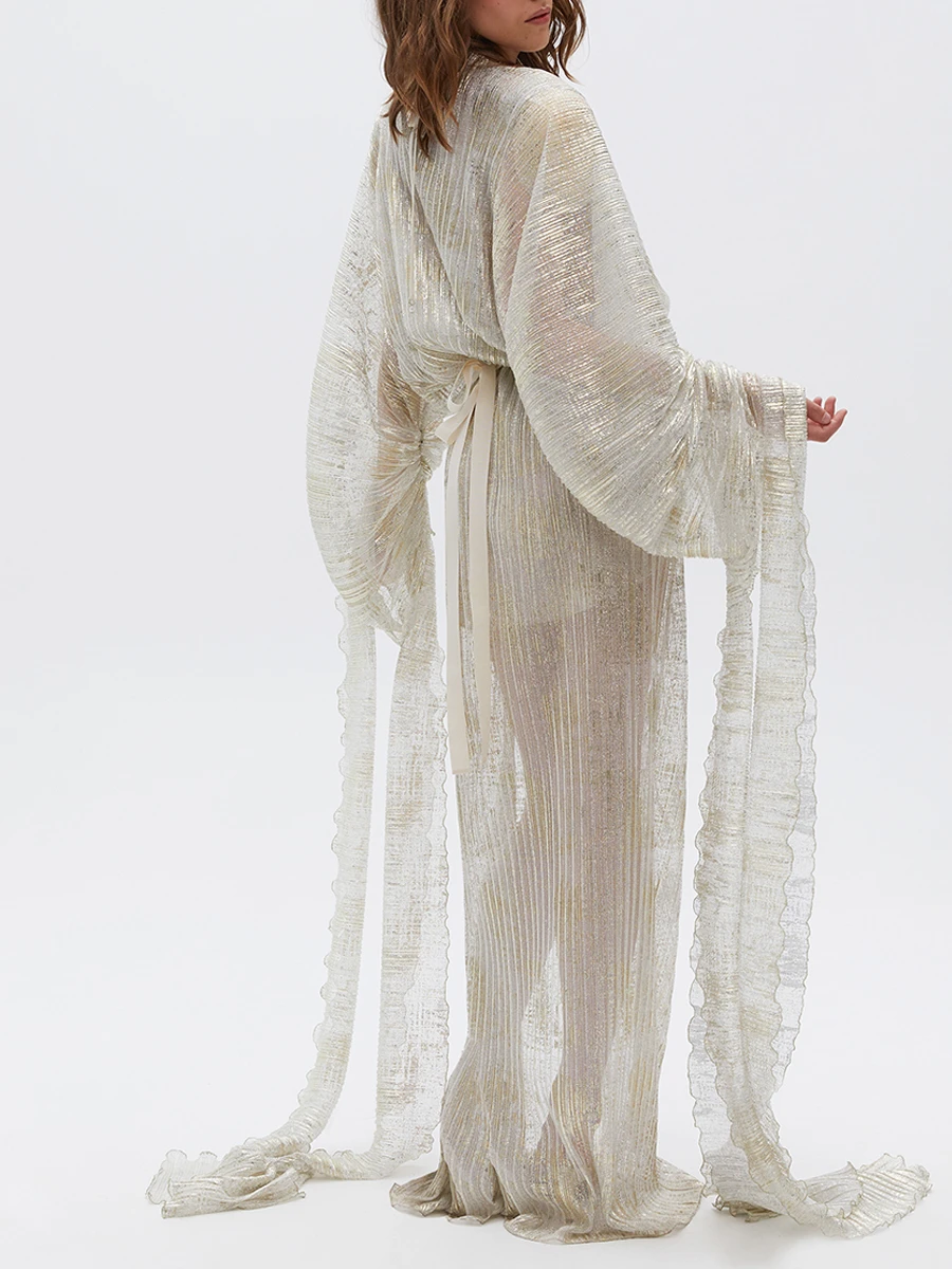 Платье из фатина