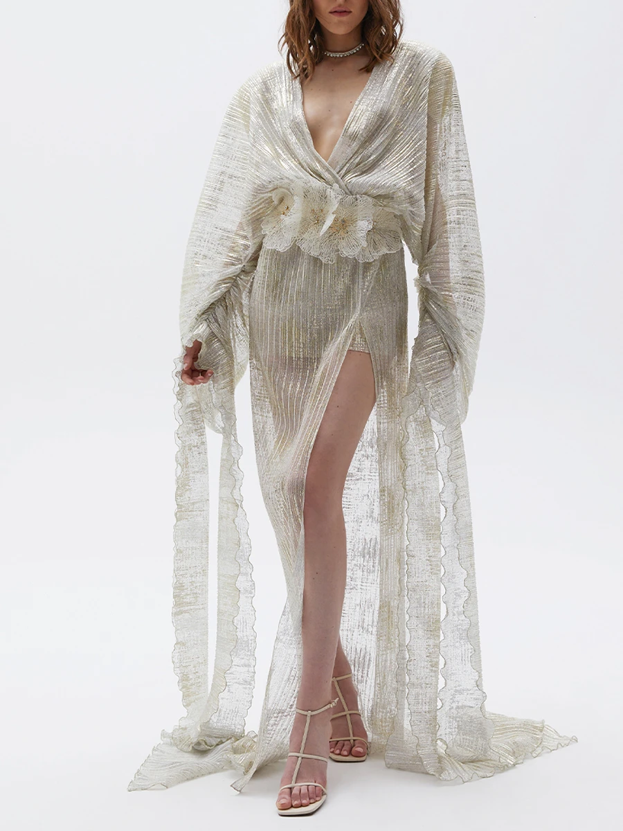 Платье из фатина